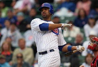CHICAGO - JULY 8:  Derrek Lee #25 of the Chicago Cubs bats against the Atlanta Braves during the game on July 8, 2009 at Wrigley Field in Chicago, Illinois. (Photo by Jonathan Daniel/Getty Images) 