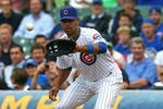 CHICAGO - AUGUST 28: Derrek Lee #25 of the Chicago Cubs catches the ball at first base against the New York Mets on August 28, 2009 at Wrigley Field in Chicago, Illinois. The Cubs defeated the Mets 5-2.  (Photo by Jonathan Daniel/Getty Images)