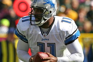 GREEN BAY, WI - OCTOBER 18: Daunte Culpepper #11 of Detroit Lions turns to hand-off against the Green Bay Packers at Lambeau Field on October 18, 2009 in Green Bay, Wisconsin. The Packers defeated the Lions 26-0. (Photo by Jonathan Daniel/Getty Images)