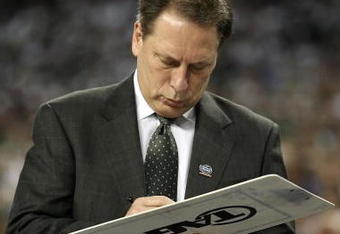 DETROIT - APRIL 06:  Head coach Tom Izzo of the Michigan State Spartans uses his clip board against the North Carolina Tar Heels during the 2009 NCAA Division I Men's Basketball National Championship game at Ford Field on April 6, 2009 in Detroit, Michigan.The Tar Heels defeated the Spartans 89-72.  (Photo by Andy Lyons/Getty Images)