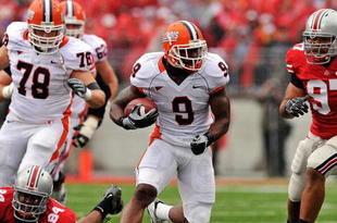 COLUMBUS, OH - SEPTEMBER 26:  Arrelious Benn #9 of the Illinois Fighting Illini looks for running room as Cameron Heyward #97 of the Ohio State Buckeyes closes in at Ohio Stadium on September 26, 2009 in Columbus, Ohio.  (Photo by Jamie Sabau/Getty Images)