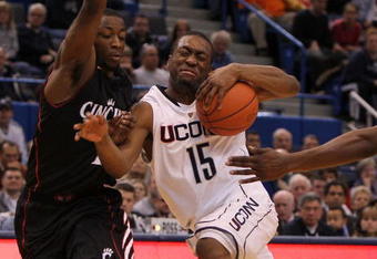 HARTFORD, CT - FEBRUARY 13: Kemba Walker #15 of the Connecticut Huskies drives toward the basket against the Cincinnati Bearcats at the XL Center on February 13, 2010 in Hartford, Connecticut. (Photo by Jim Rogash/Getty Images)