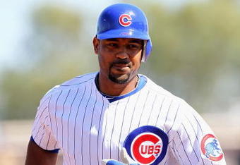 MESA, AZ - MARCH 04:  Derrek Lee #25 of the Chicago Cubs rounds the bases after hitting a solo home run against the Oakland Athletics during the first inning of the MLB spring training game at HoHoKam Park on March 4, 2009 in Mesa, Arizona  (Photo by Christian Petersen/Getty Images)