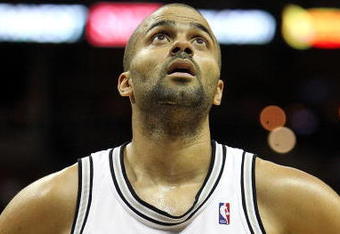 SAN ANTONIO - JANUARY 22:  Guard Tony Parker #9 of the San Antonio Spurs at AT&T Center on January 22, 2010 in San Antonio, Texas.  (Photo by Ronald Martinez/Getty Images)