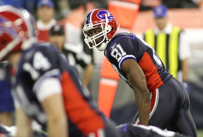TORONTO - DECEMBER 3: Terrell Owens #81 of the Buffalo Bills lines up on offense against the New York Jets at Rogers Centre on December 3, 2009 in Toronto, Canada.  (Photo by Rick Stewart/Getty Images)