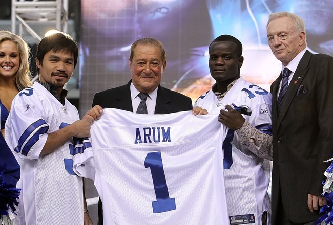 ARLINGTON, TX - JANUARY 19: (L-R)  Manny Pacquiao, Bob Arum, Joshua Clottey and Jerry Jones at Cowboys Stadium on January 19, 2010 in Arlington, Texas.  (Photo by Ronald Martinez/Getty Images)