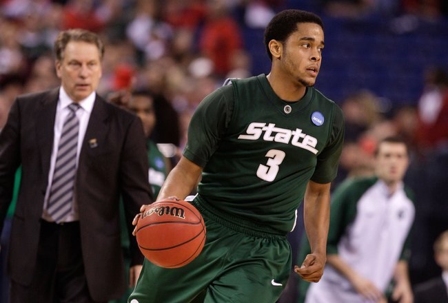 INDIANAPOLIS - MARCH 29:  Chris Allen #3 of the Michigan State Spartans runs the offense against the Louisville Cardinals during the fourth round of the NCAA Division I Men's Basketball Tournament at the Lucas Oil Stadium on March 29, 2009 in Indianapolis, Indiana.  (Photo by Andy Lyons/Getty Images)