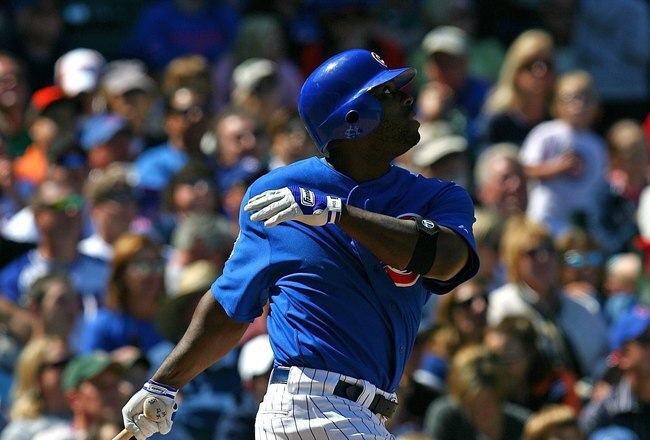 CHICAGO - AUGUST 30: Milton Bradley #21 of the Chicago Cubs follows the flight of the ball against the New York Mets on August 30, 2009 at Wrigley Field in Chicago, Illinois. The Mets defeated the Cubs 4-1. (Photo by Jonathan Daniel/Getty Images)