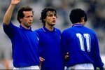 14 Feb 1987:  Dossena and Giannini of Italy form a wall during the European Championship qualifying match against Portugal played in Lisbon, Portugal.  Italy won the match 1-0.  \ Mandatory Credit: Allsport UK /Allsport
