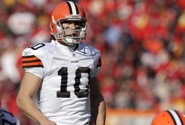KANSAS CITY, MO - DECEMBER 20:  Quarterback Brady Quinn #10 of the Cleveland Browns checks the defensive alignment during their NFL game against the Kansas City Chiefs on December 20, 2009 at Arrowhead Stadium in Kansas City, Missouri. The Browns defeated the Chiefs 41-34. (Photo by Jamie Squire/Getty Images)