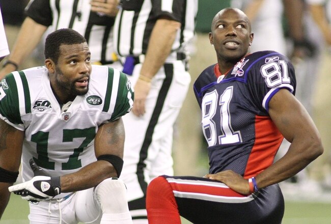 TORONTO - DECEMBER 3: Braylon Edwards #17 of the New York Jets and Terrell Owens #81 of the Buffalo Bills look on during a stop in play at Rogers Centre on December 3, 2009 in Toronto, Canada.  (Photo by Rick Stewart/Getty Images)