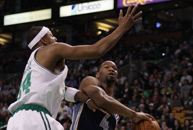 BOSTON - MARCH 10:  Sam Young #4 of the Memphis Grizzlies heads for the net as Paul Pierce #34 of the Boston Celtics defends on March 10, 2010 at the TD Garden in Boston, Massachusetts.  NOTE TO USER: User expressly acknowledges and agrees that, by downloading and or using this photograph, User is consenting to the terms and conditions of the Getty Images License Agreement.  (Photo by Elsa/Getty Images)