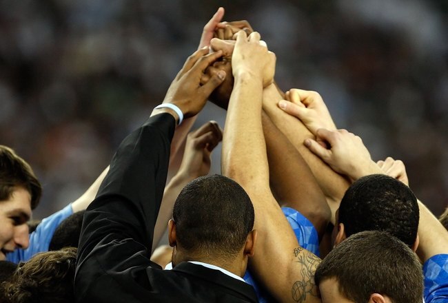 DETROIT - APRIL 06:  The North Carolina Tar Heels huddle up prior to playing against the Michigan State Spartans during the 2009 NCAA Division I Men's Basketball National Championship game at Ford Field on April 6, 2009 in Detroit, Michigan.  (Photo by Streeter Lecka/Getty Images)