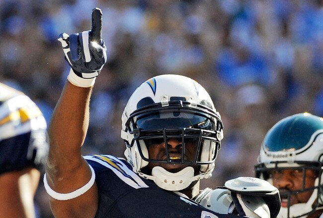 SAN DIEGO - NOVEMBER 15:  LaDainian Tomlinson #21 of the San Diego Chargers celebrates his rushing touchdown against Philadelphia Eagles during the NFL football game at Qualcomm Stadium on November 15, 2009 in San Diego, California.  (Photo by Kevork Djansezian/Getty Images)