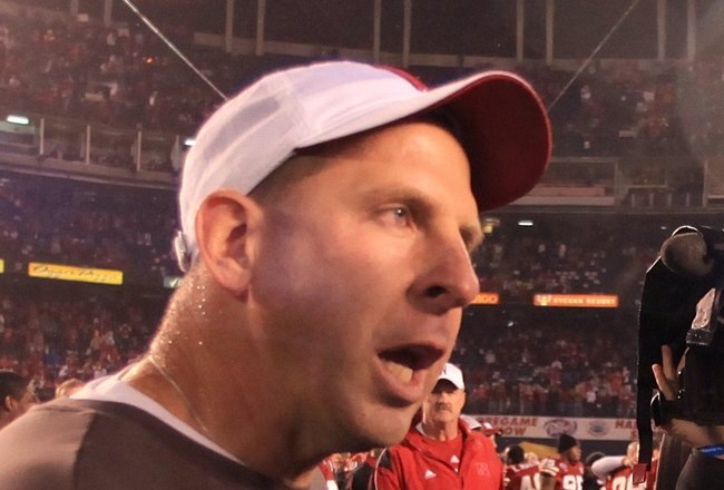 SAN DIEGO - DECEMBER 30:  Head Coaches Bo Pelini (L) of the University of Nebraska Cornhuskers and Mike Stoops of the University of Arizona Wildcats shake hands after Nebraska's 33-0 victory during the Pacific Life Holiday Bowl, on December 30, 2009 at Qualcomm Stadium in San Diego, California. The Cornhuskers defeated the Wildcats 33-0. (Photo By Donald Miralle/Getty Images)