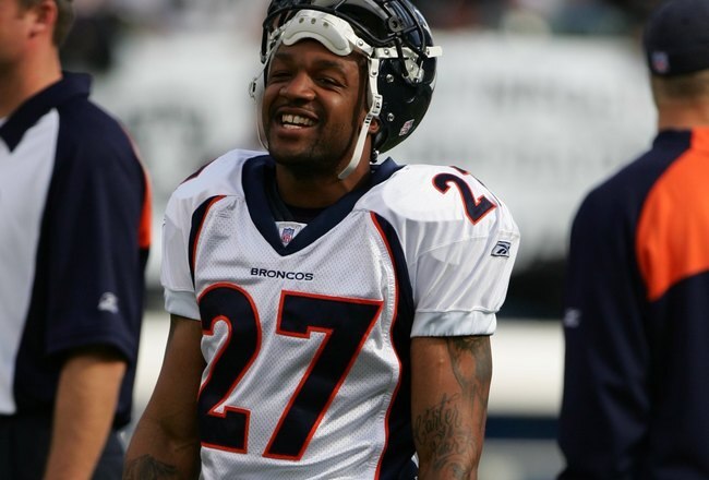 OAKLAND, CA - NOVEMBER 12:  Cornerback Darrent Williams #27 of the Denver Broncos looks on against the Oakland Raiders at McAfee Coliseum on November 12, 2006 in Oakland, California. The Broncos defeated the Raiders 17-13. (Photo by Jed Jacobsohn/Getty Images)