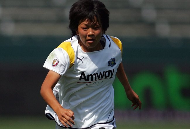 CARSON, CA - APRIL 19:  Aya Miyama #8 of the Los Angeles Sol runs on the ball against FC Gold Pride during the WPS match at The Home Depot Center on April 19, 2009 in Carson, California. (Photo by Victor Decolongon/Getty Images)