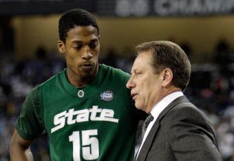 DETROIT - APRIL 06:  Head coach Tom Izzo of the Michigan State Spartans gestures as he talks with Durrell Summers #15 in the second half against the North Carolina Tar Heels during the 2009 NCAA Division I Men's Basketball National Championship game at Ford Field on April 6, 2009 in Detroit, Michigan.  (Photo by Andy Lyons/Getty Images)