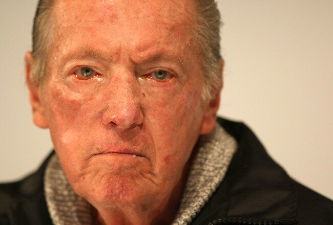 ALAMEDA, CA - SEPTEMBER 30:  Oakland Raiders owner Al Davis speaks during a press conference to announce the firing of head coach Lane Kiffin of the Oakland Raiders at thier training facility on Septemer 30, 2008 in Alameda, California.  (Photo by Jed Jacobsohn/Getty Images)
