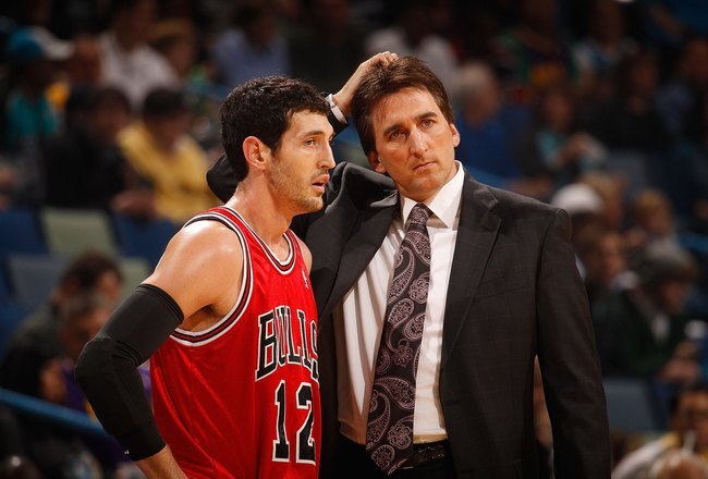 NEW ORLEANS - JANUARY 29:  Head coach Vinny Del Negro and Kirk Hinrich #12 of the Chicago Bulls during the game against the New Orleans Hornets at the New Orleans Arena on January 29, 2010 in New Orleans, Louisiana.   NOTE TO USER: User expressly acknowledges and agrees that, by downloading and/or using this Photograph, User is consenting to the terms and conditions of the Getty Images License Agreement.  (Photo by Chris Graythen/Getty Images)