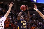 SAN JOSE, CA - MARCH 18:  Forward Danero Thomas #12 of the Murray State Racers takes the game winning shot against the Vanderbilt Commodores as time expires during the first round of the 2010 NCAA men�s basketball tournament at HP Pavilion on March 18, 2010 in San Jose, California.  (Photo by Jed Jacobsohn/Getty Images)