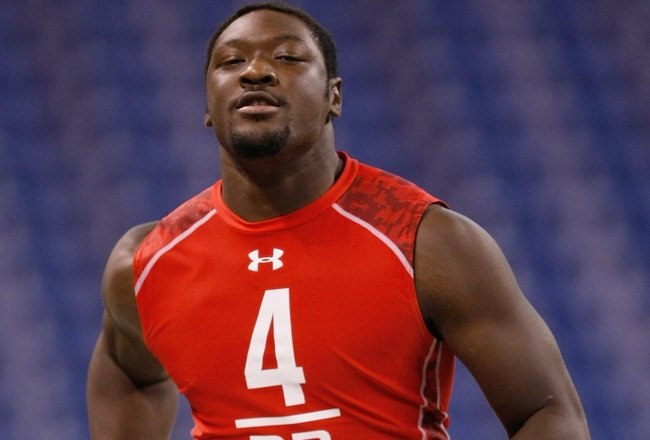 INDIANAPOLIS, IN - FEBRUARY 28: Running back Legarrette Blount of Oregon runs the 40 yard dash during the NFL Scouting Combine presented by Under Armour at Lucas Oil Stadium on February 28, 2010 in Indianapolis, Indiana. (Photo by Scott Boehm/Getty Images)