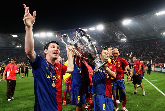 ROME - MAY 27:  Lionel Messi of Barcelona lifts the trophy as he and his team mates celebrates winning the UEFA Champions League Final match between Barcelona and Manchester United at the Stadio Olimpico on May 27, 2009 in Rome, Italy. Barcelona won 2-0.  (Photo by Laurence Griffiths/Getty Images)