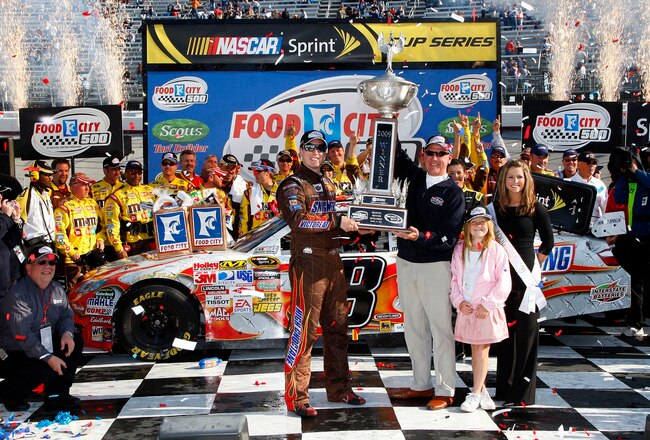 BRISTOL, TN - MARCH 22:  Kyle Busch, driver of the #18 Snickers Toyota, poses with his crew in victory lane after winning the NASCAR Sprint Cup Series Food City 500 at Bristol Motor Speedway on March 22, 2009 in Bristol, Tennessee.  (Photo by John Harrelson/Getty Images)