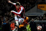 HULL, ENGLAND - MARCH 13:  Nicklas Bendtner of Arsenal scores the 2nd goal during the Barclays Premier League match between Hull City and Arsenal at KC Stadium on March 13, 2010 in Hull, England.  (Photo by Laurence Griffiths/Getty Images)