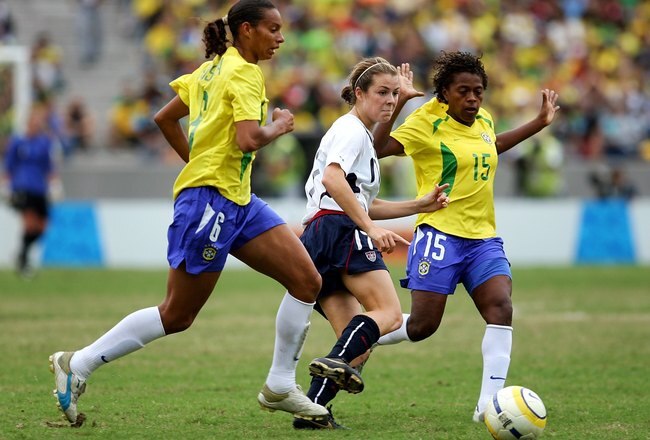 RIO DE JANIERO, BRAZIL - JULY 26:  Kelley O'Hara #17 of the United States of America gets caught between Rosana Augusto #6 and Andreia Santos #15 of Brazil during the first half of the Women's Gold Medal Match at the 2007 XV Pan American Games at Maracana Stadium on July 26, 2007 in Rio de Janeiro, Brazil.  (Photo by Harry How/Getty Images)