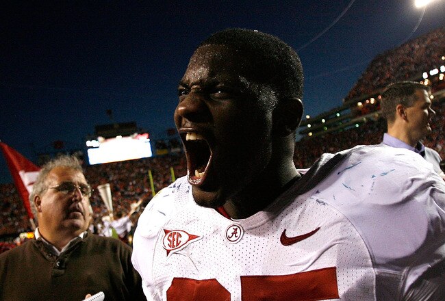 AUBURN, AL - NOVEMBER 27:  Rolando McClain #25 of the Alabama Crimson Tide celebrates their 26-21 win over the Auburn Tigers at Jordan-Hare Stadium on November 27, 2009 in Auburn, Alabama.  (Photo by Kevin C. Cox/Getty Images)