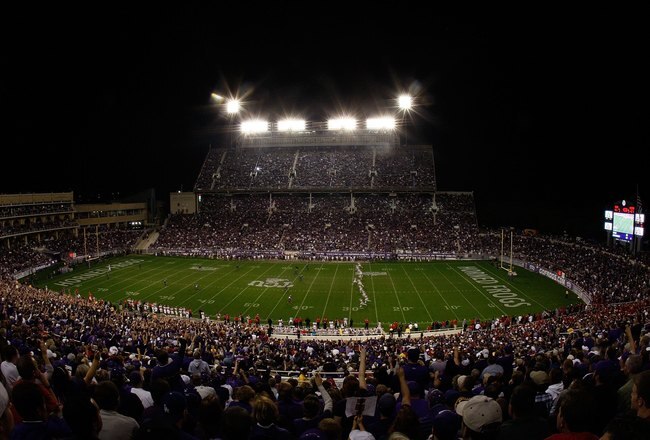 FORT WORTH, TX - NOVEMBER 14:  An overhead view of the Utah Utes and the TCU Horned Frogs at Amon G. Carter Stadium on November 14, 2009 in Fort Worth, Texas.  (Photo by Ronald Martinez/Getty Images)
