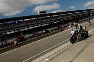 INDIANAPOLIS - AUGUST 29:  Valentino Rossi of Italy rides the #46 Fiay Yamaha Team during qualifying for the MotoGP Red Bull Indianapolis Grand Prix at the Indianapolis Motor Speedway on August 29, 2009 in Indianapolis, Indiana.  (Photo by Chris Graythen/Getty Images)