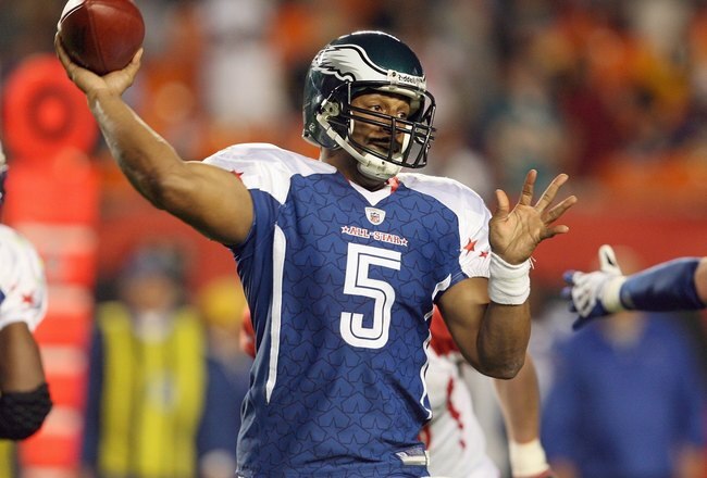 MIAMI GARDENS, FL - JANUARY 31: Quarterback Donovan McNabb #5 of the Philadelphia Eagles passes the ball during the 2010 AFC-NFC Pro Bowl at Sun Life Stadium on January 31, 2010 in Miami Gardens, Florida. (Photo by Doug Benc/Getty Images)