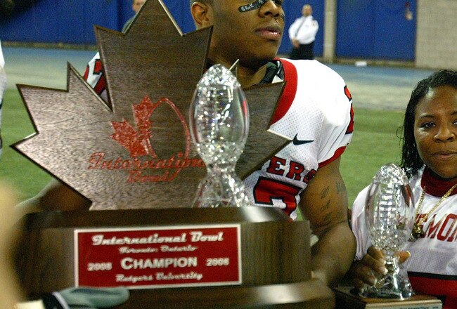 TORONTO - JANUARY 5:  Ray Rice #27 of the Rutgers Scarlet Knights celebrates with his mother Janet Rice after defeating the Ball State Cardinals during the International Bowl at the Rogers Centre on January 5, 2008 in Toronto, Ontario, Canada.  (Photo by Dave Sandford/Getty Images)