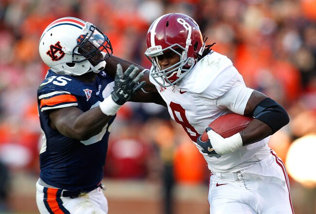 AUBURN, AL - NOVEMBER 27:  Julio Jones #8 of the Alabama Crimson Tide tries to break a tackle by Jonathan Evans #35 of the Auburn Tigers at Jordan-Hare Stadium on November 27, 2009 in Auburn, Alabama.  (Photo by Kevin C. Cox/Getty Images)