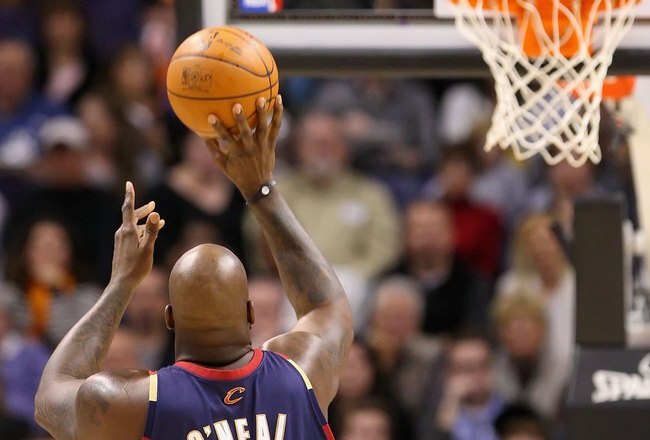 PHOENIX - DECEMBER 21:  Shaquille O'Neal #33 of the Cleveland Cavaliers shoots a free throw shot during the NBA game against of the Phoenix Suns at US Airways Center on December 21, 2009 in Phoenix, Arizona. The Cavaliers defeated the Suns 109-91.  NOTE TO USER: User expressly acknowledges and agrees that, by downloading and or using this photograph, User is consenting to the terms and conditions of the Getty Images License Agreement.  (Photo by Christian Petersen/Getty Images)
