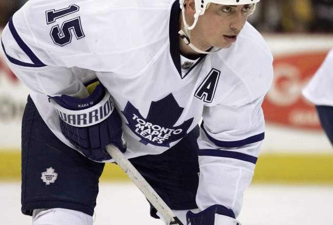 PITTSBURGH, PA - MARCH 28:  Tomas Kaberle #15 of the Toronto Maple Leafs prepares for a face-off against the Pittsburgh Penguins at Mellon Arena on March 28, 2010 in Pittsburgh, Pennsylvania.  The Penguins defeated the Leafs 5-4 in a shootout.  (Photo by Justin K. Aller/Getty Images)