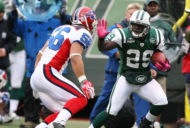 EAST RUTHERFORD, NJ - OCTOBER 18:  Leon Washington of The New York Jets runs against Keith Elison #56 of The Buffalo Bills during their game on October 18, 2009 at Giants Stadium in East Rutherford, New Jersey.  (Photo by Al Bello/Getty Images)