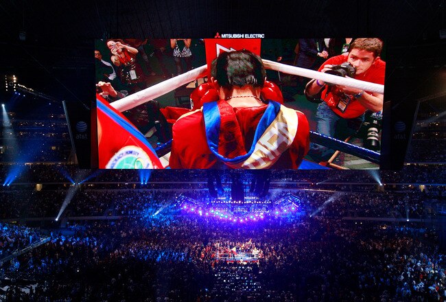 ARLINGTON, TX - MARCH 13:  Manny Pacquiao of the Philippines prays in the ring before taking on Joshua Clottey of Ghana during the WBO welterweight title fight at Cowboys Stadium on March 13, 2010 in Arlington, Texas.  (Photo by Tom Pennington/Getty Images)