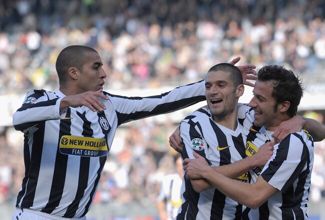 TURIN, ITALY - MARCH 14:  Alessandro Del Piero (R) of Juventus FC celebrates his second goal with Antonio Candreva (C) and David Trezeguet (L) during the Serie A match between Juventus FC and AC Siena at Stadio Olimpico di Torino on March 14, 2010 in Turin, Italy.  (Photo by Valerio Pennicino/Getty Images)