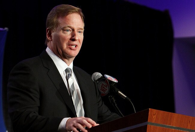 FORT LAUDERDALE, FL - FEBRUARY 08:  NFL Commissioner Roger Goodell speaks during the Super Bowl Champion Coach Press Conference at the Fort Lauderdale Convention Center on February 8, 2010 in Fort Lauderdale, Florida.  (Photo by Doug Benc/Getty Images)