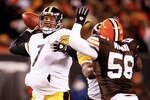 CLEVELAND - DECEMBER 10: Quarterback Ben Roethlisberger #7 of the Pittsburgh Steelers throws a pass against the Cleveland Browns at Cleveland Browns Stadium on December 10, 2009 in Cleveland, Ohio. (Photo by Gregory Shamus/Getty Images)