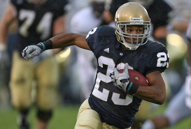 SOUTH BEND, IN - OCTOBER 03: Golden Tate #23 of the Notre Dame Fighting Irish runs against the Washington Huskies on his way to a 67 yard touchdown on October 3, 2009 at Notre Dame Stadium in South Bend, Indiana. (Photo by Jonathan Daniel/Getty Images)