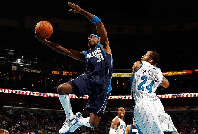 NEW ORLEANS - MARCH 22:  Jason Terry #31 of the Dallas Mavericks shoots the ball over Morris Peterson #24 of the New Orleans Hornets at the New Orleans Arena on March 22, 2010 in New Orleans, Louisiana. The Hornets defeated the Mavericks 115-99.   NOTE TO USER: User expressly acknowledges and agrees that, by downloading and/or using this Photograph, User is consenting to the terms and conditions of the Getty Images License Agreement.  (Photo by Chris Graythen/Getty Images)