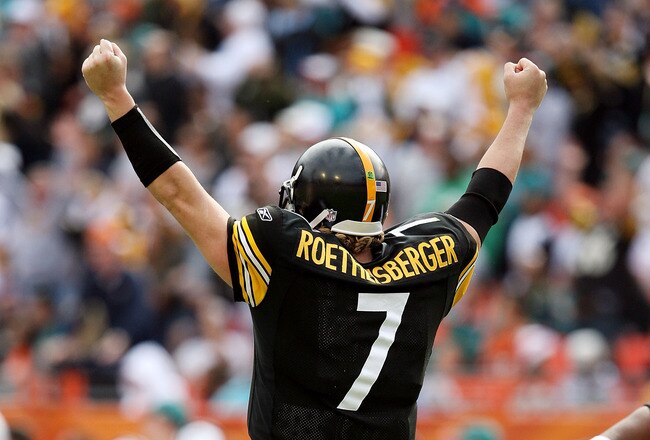 MIAMI - JANUARY 03:  Quarterback Ben Roethlisberger #7 of the Pittsburgh Steelers celebrates after throwing a touchdown pass to wide receiver Mike Wallace #17 in the second quarter against the Miami Dolphins at Land Shark Stadium on January 3, 2010 in Miami, Florida.  (Photo by Doug Benc/Getty Images)