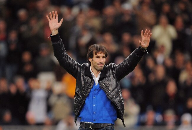 MADRID, SPAIN - JANUARY 24: Ruud Van Nistelrooy of Real Madrid waves to the public at the Santiago Bernabeu stadium before the start of the La Liga match between Real Madrid and Malaga on Sunday January 24, 2010 in Madrid Spain. Van Nistelrooy has joined Bundesliga side Hamburg for the rest of the season.  (Photo by Denis Doyle/Getty Images)