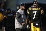 PITTSBURGH - DECEMBER 06:  Head coach Mike Tomlin of the Pittsburgh Steelers speaks with Ben Roethlisberger #7 during the game against the Oakland Raiders on December 6, 2009 at Heinz Field in Pittsburgh, Pennsylvania.  (Photo by Gregory Shamus/Getty Images)