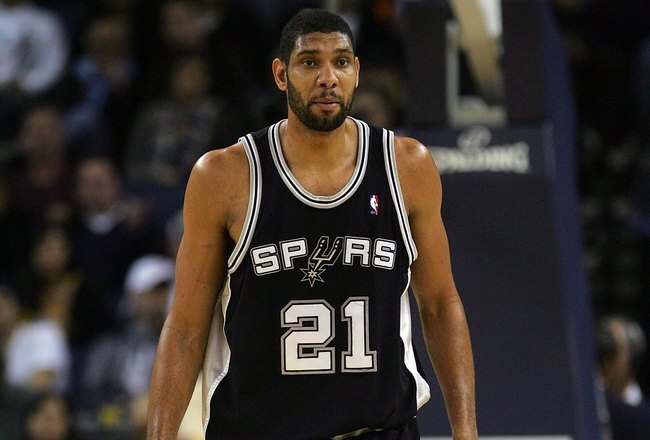 OAKLAND, CA - DECEMBER 16:  Tim Duncan #21 of the San Antonio Spurs stands on the court during their game against the Golden State Warriors at Oracle Arena on December 16, 2009 in Oakland, California. NOTE TO USER: User expressly acknowledges and agrees that, by downloading and/or using this Photograph, user is consenting to the terms and conditions of the Getty Images License Agreement.  (Photo by Ezra Shaw/Getty Images)