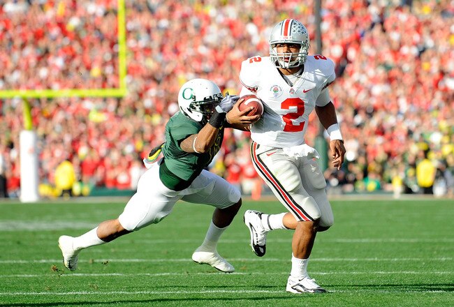 PASADENA, CA - JANUARY 01:  Quarterback Terrelle Pryor #2 of the Ohio State Buckeyes runs with the ball against the Oregon Ducks during the 96th Rose Bowl game on January 1, 2010 in Pasadena, California.  (Photo by Kevork Djansezian/Getty Images)